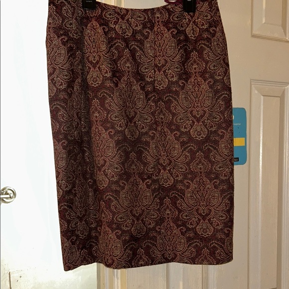 Signature Burgundy Paisley Blazer - Picture 4 of 6